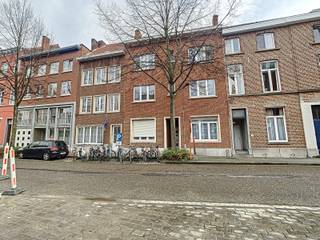 Gezellige studio vlakbij de Leuvense Vaartkom!De studio bevindt zich op de gelijkvloers en bestaat uit een lichtrijke leefruimte, een ingerichte...
