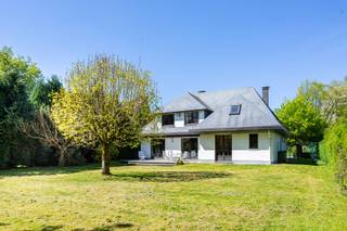 Charmante en zeer goed onderhouden villa, residentieel gelegen op een toplocatie nabij Park den BrandtOp een prachtig, zuidoost-georiënteerd perceel...
