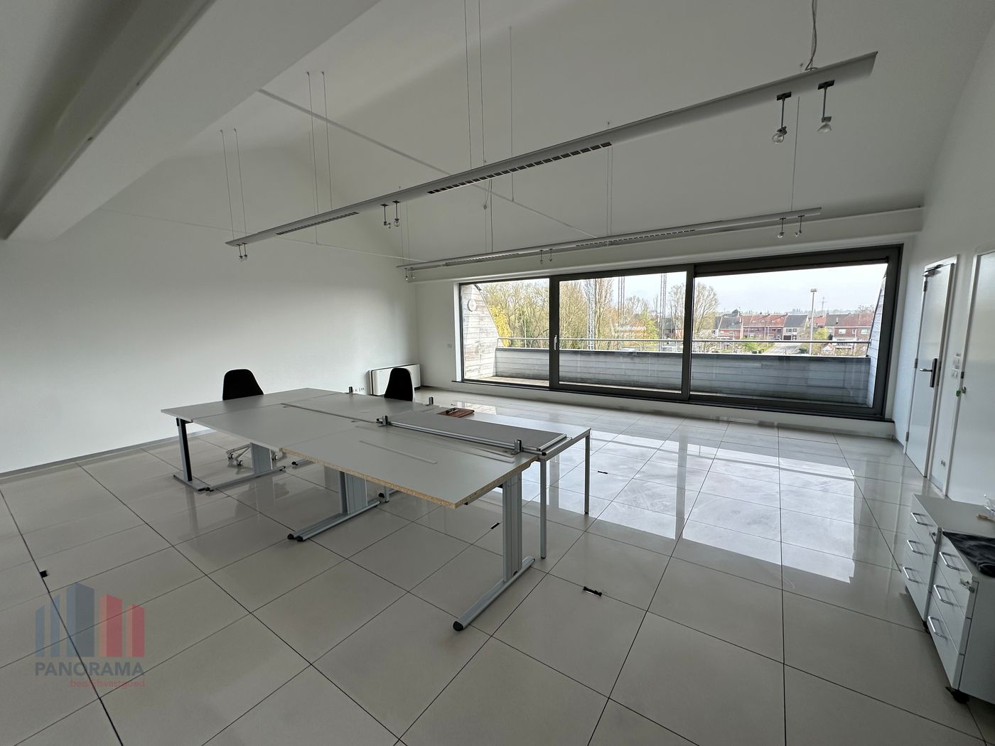 125 m² instapklaar kantoor langs de bedrijvige Meensesteenweg - photo 1