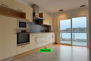 Dit charmante en lichtrijke appartement is ideaal gelegen op de Wenduinesteenweg 67 te De Haan, op wandel- en fietsafstand van het centrum, het...