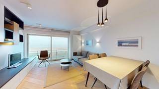Dit appartement is gelegen op de zeedijk van Heist en biedt een open zicht op zee. U geniet van veel natuurlijke lichtinval dankzij de...
