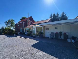 <strong>Karaktervolle hoeve op een idyllische locatie op circa 1 hectare grond!</strong><br /><br /><span><span><span><span><span><span><span><span><span><span><span><span><span><span><strong>Rust, ruimte en groen, gecombineerd met een verrassend vlotte bereikbaarheid.</strong></span><span> Dat is wat deze karaktervolle hoeve te Maldegem zo bijzonder maakt.</span></span></span></span></span></span></span></span></span></span></span></span></span></span><br /><span><span><span><span><span><span><span><span><span><span><span><span><span><span>Wie op zoek is naar een eigendom waar </span><span><strong>ruimte en privacy</strong></span><span> nog volop aanwezig zijn, zal zich hier onmiddellijk aangesproken voelen. De hoeve ligt in een heerlijk groene en landelijke omgeving, omgeven door open ruimte en natuur, en biedt dankzij het ruime perceel van circa </span><span><strong>1 hectare</strong></span><span> een uitzonderlijk gevoel van vrijheid.</span></span></span></span></span></span></span></span></span></span></span></span></span></span><br /><span><span><span><span><span><span><span><span><span><span><span><span><span><span>Hier geniet u van de rust van het buitenleven, terwijl u toch niet afgelegen woont. De ligging biedt een </span><span><strong>vlotte verbinding met Maldegem en de omliggende gemeenten</strong></span><span>, waardoor winkels, scholen, dagelijkse voorzieningen en belangrijke verbindingswegen gemakkelijk bereikbaar zijn. Een ideale combinatie voor wie rustig wil wonen zonder in te leveren op bereikbaarheid.</span></span></span></span></span></span></span></span></span></span></span></span></span></span><br /><span><span><span><span><span><span><span><span><span><span><span><span><span><span><strong>Een plek met karakter en mogelijkheden</strong></span></span></span></span></span></span></span></span></span></span></span></span></span></span><br /><span><span><span><span><span><span><span><span><span><span><span><span><span><span>De hoeve beschikt over een bijzonder ruim perceel van ongeveer </span><span><strong>10.000 m²</strong></span><span>, waardoor de eigendom tal van mogelijkheden biedt voor wie houdt van ruimte, groen en buitenleven.</span></span></span></span></span></span></span></span></span></span></span></span></span></span><br /><span><span><span><span><span><span><span><span><span><span><span><span><span><span>De uitgestrekte grond biedt volop plaats voor een grote tuin, weiland, boomgaard of andere buitenbeleving, uiteraard afhankelijk van de geldende stedenbouwkundige voorschriften en vergunningen.</span></span></span></span></span></span></span></span></span></span></span></span></span></span><br /><span><span><span><span><span><span><span><span><span><span><span><span><span><span>De landelijke setting zorgt bovendien voor een unieke woonervaring: wakker worden met zicht op het groen, genieten van lange zomeravonden in alle rust en kinderen of huisdieren alle ruimte geven om buiten te leven.</span></span></span></span></span></span></span></span></span></span></span></span></span></span><br /><span><span><span><span><span><span><span><span><span><span><span><span><span><span><strong>Idyllisch wonen, praktisch gelegen</strong></span></span></span></span></span></span></span></span></span></span></span></span></span></span><br /><span><span><span><span><span><span><span><span><span><span><span><span><span><span>De absolute troef van deze eigendom is de </span><span><strong>bijzondere ligging</strong></span><span>.</span></span></span></span></span></span></span></span></span></span></span></span></span></span><br /><span><span><span><span><span><span><span><span><span><span><span><span><span><span>De hoeve bevindt zich in een rustige, groene omgeving waar het landelijke karakter nog duidelijk voelbaar is. Tegelijkertijd is de bereikbaarheid uitstekend. Via de nabijgelegen verbindingswegen zijn </span><span><strong>Maldegem, Eeklo, Brugge en de omliggende gemeenten</strong></span><span> vlot bereikbaar.</span></span></span></span></span></span></span></span></span></span></span></span></span></span><br /><span><span><span><span><span><span><span><span><span><span><span><span><span><span>Zo combineert deze eigendom het beste van twee werelden:</span></span></span></span></span></span></span></span></span></span></span></span></span></span><br /><span><span><span><span><span><span><span><span><span><span><span><span><span><span><strong>de charme en rust van het platteland, met de praktische bereikbaarheid van een goed ontsloten locatie.</strong></span></span></span></span></span></span></span></span></span></span></span></span></span></span><br /><span><span><span><span><span><span><span><span><span><span><span><span><span><span><strong>Een zeldzame opportuniteit</strong></span></span></span></span></span></span></span></span></span></span></span></span></span></span><br /><span><span><span><span><span><span><span><span><span><span><span><span><span><span>Een eigendom met een perceel van circa één hectare, een landelijke ligging en een dergelijke bereikbaarheid komt maar zelden op de markt.</span></span></span></span></span></span></span></span></span></span></span></span></span></span><br /><span><span><span><span><span><span><span><span><span><span><span><span><span><span>Of u nu droomt van een </span><span><strong>landelijke gezinswoning, een ruime eigendom met veel privacy of een plek waar wonen en genieten van het buitenleven centraal staan</strong></span><span>, deze hoeve biedt een uitzonderlijk uitgangspunt.</span></span></span></span></span></span></span></span></span></span></span></span></span></span><br /><span><span><span><span><span><span><span><span><span><span><span><span><span><span><strong>Dit is geen gewone woning, maar een plek met ruimte, karakter en toekomstmogelijkheden.</strong></span></span></span></span></span></span></span></span></span></span></span></span></span></span><br /><span><span><span><span><span><span><span><span><span><span><span><span><span><span>Een eigendom voor wie bewust kiest voor </span><span><strong>groen, rust, vrijheid en ruimte</strong></span><span>, zonder de verbinding met de buitenwereld te verliezen.</span></span></span></span></span></span></span></span></span></span></span></span></span></span><br /><br /><span><span><span><span><span><span><span><span><span><span><span><span><span><span>Een bezoek ter plaatse laat u pas echt de unieke sfeer en mogelijkheden van deze hoeve ervaren. Aarzel zeker niet om ons te contacteren voor een bezoek ter plaatse: 050/70.01.02 - info@centro.be.</span></span></span></span></span></span></span></span></span></span></span></span></span></span>