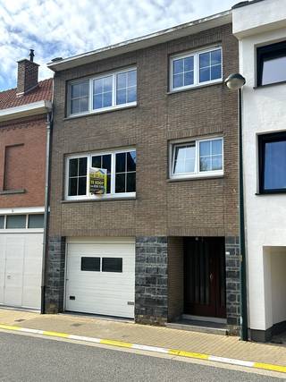 Deze ruime woning aan de Dorpstraat in Leefdaal biedt het perfecte evenwicht tussen rust, ruimte en bereikbaarheid. Dankzij de centrale ligging...