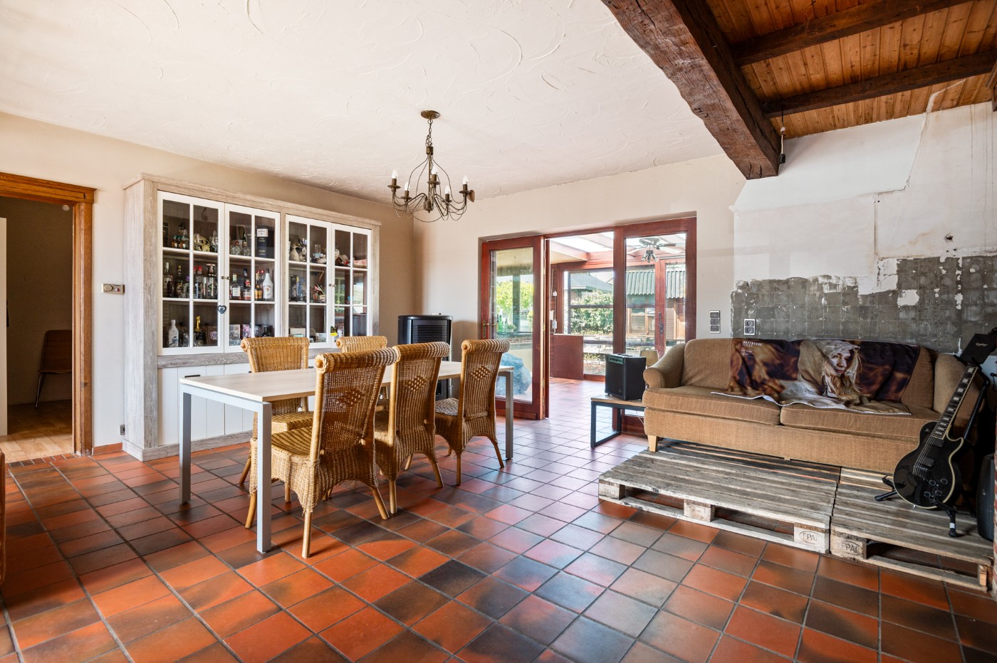 Charmante, te renoveren woning met ruime groene tuin - foto 4