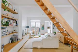 <p><span>LEDEBERG - Ready to move in town house with three bedrooms near Ghent</span></p><p><span> </span></p><p><span>Located at Langestraat 52 you will find this move-in ready renovated town house with three bedrooms and a nice outdoor space.</span></p><p><span>Thanks to its strategic location, you are a short distance from the center of Ghent, with a wide range of stores, schools and public transport within walking and biking distance, and easy access to the main approach roads.</span></p><p><span> </span></p><p><span>Some assets: </span></p><ul><li><span>Centrally located in Ledeberg, in the vicinity of public transport, connecting roads and the center of Ghent</span></li></ul><ul><li><span>Full bedrooms</span></li><li><span>Pleasant outside courtyard</span></li><li><span>Spacious bathroom with bathtub and shower</span></li><li><span>Ideal as an investment or for own occupation</span></li></ul><ul><li><span>EPC Label B, asbestos safe and compliant electricity</span></li></ul><ul><li><span>Thoroughly and qualitatively renovated</span></li></ul><p><span> </span></p><p><span>The layout is as follows:</span></p><p><span>The house welcomes you in a spacious and bright living space where cosiness and comfort are key. Thanks to the large windows, this space enjoys an abundance of natural light, creating a pleasant and warm atmosphere. Adjacent is the fully equipped kitchen with all necessary appliances and ample work and storage space. The kitchen and living space together form an open and harmonious whole, ideal for daily family life. From the living area you also have direct access to the cozy courtyard, where you can enjoy a moment outside in peace and quiet.</span></p><p><span>On the second floor there is a spacious bedroom with high ceilings, which provides an extra sense of space. Furthermore, here you will find a comfortable bathroom, equipped with both a shower and a bathtub. There are also connections for a washing machine and this floor has a separate guest toilet.</span></p><p><span>The second floor has two more full-fledged bedrooms, each with enough space for a bed, closet and desk. Of course, these rooms can also serve perfectly as a nursery, guest room or dressing room.</span></p><p><span>Finally, the house has a spacious attic floor that is accessible via a fixed staircase. This versatile space can be arranged completely as you wish as an extra bedroom, office, hobby room or playroom.</span></p><p><span>With its practical layout, pleasant light and surprisingly spacious living area, this property makes an ideal home for those looking for comfort and functionality.</span></p><p><span> </span></p><p><span> </span></p><p><span>Important: </span></p><p><span>Guide price: 449,000 EURO</span></p><p><span>EPC label:</span></p><p><span> </span></p><p><span>Curious about this property? Contact Axel Lenaerts Makelaars for a site visit: <span>zoe@axellenaerts.be</span></span><span> or 09 245 24 24</span></p>