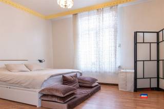 <p><span>HOBOKEN | WOONHUIS MET TIEN SLAAPKAMERS, HANGAAR EN TUIN OP EEN TOTALE OPPERVLAKTE VAN 300m² | MOMENTEEL INGEDEELD ALS DRIE WOONUNITS | BEWOONBARE OPPERVLAKTE CIRCA 460m² |</span></p><p><span>De woning is onderverdeeld in 3 appartementen met elk 3 à 4 slaapkamers.</span></p><p><span> </span></p><ul><li><span>Gigantische hangaar met veel mogelijkheden</span></li><li><span>Zuid gerichte tuin</span></li><li><span>Aparte meters </span></li><li><span>Mogelijkheid tot royale woning</span></li><li><span>Dichtbij openbaar vervoer, winkels en scholen</span></li></ul><p><span> </span></p><p><span> </span></p>