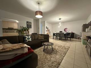 Op zoek naar comfortabel wonen op een toplocatie? Ontdek dit volledig instapklare appartement van 125 m², ideaal gelegen op het gelijkvloers in...