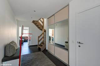 RUIME NIEUWBOUWWONING MET 3 SLAAPKAMERS, TUIN EN CARPORT MET AUTOMATISCHE POORT NABIJ HET CENTRUM VAN BILZENOp weg naar het bruisende centrum van...