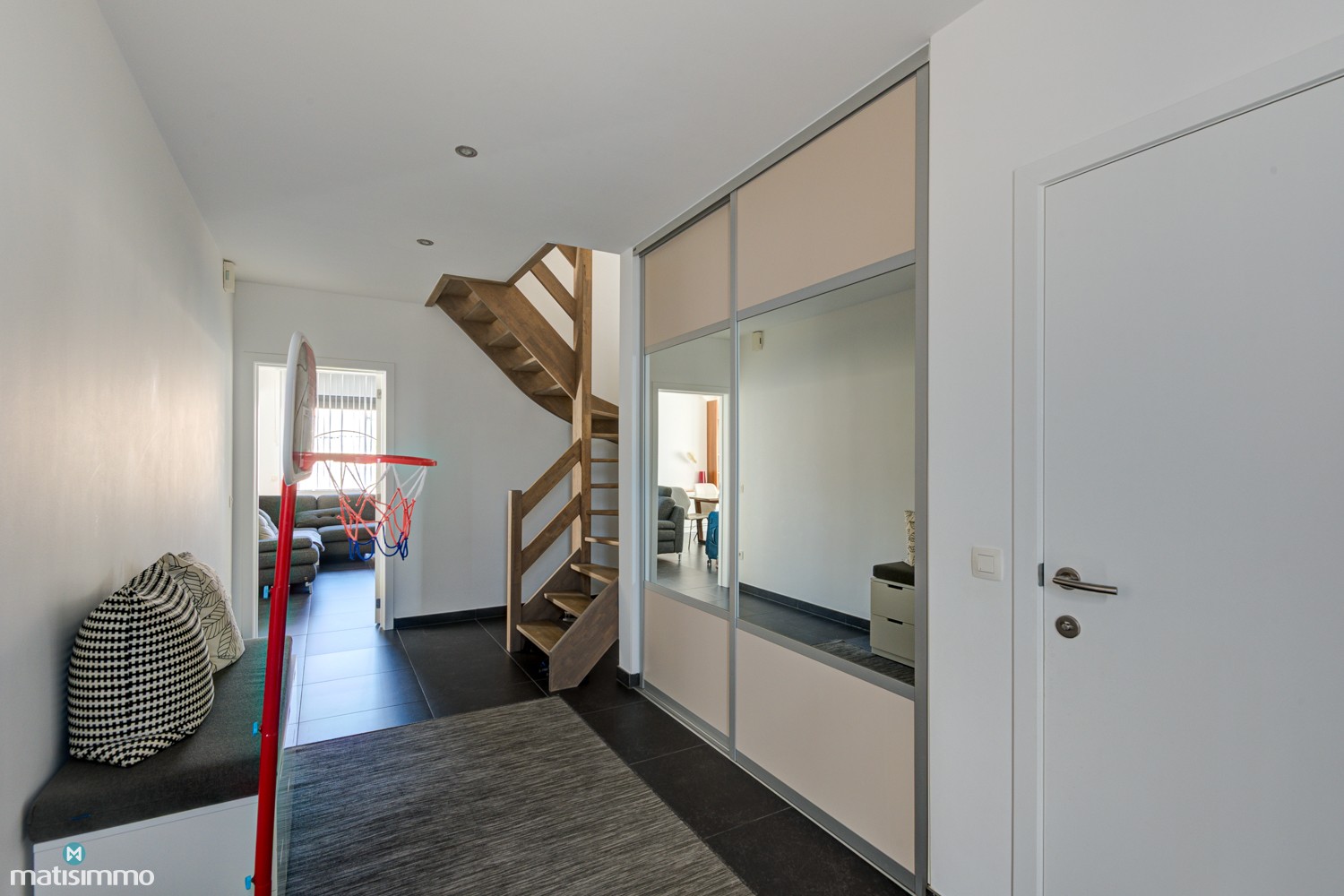 RUIME NIEUWBOUWWONING MET 3 SLAAPKAMERS, TUIN EN CARPORT MET AUTOMATISCHE POORT NABIJ HET CENTRUM VAN BILZEN - foto 3