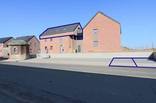 Composition :Etage 1 : Hall d'entrée : 11,23 m² avec une toilette indépendante, une buanderie : 5,38 m².Etage 2 Living : 40,12 m² avec cuisine avec...