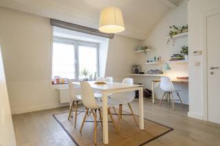 Indeling: - eetkamer met open keuken- badkamer met douche en aansluiting voor wasmachine- berging- toilet apart- slaapkamer met kleerkasten-...