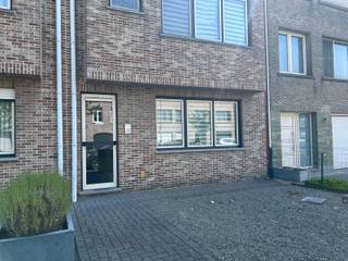 Dit gezellige appartement gelegen nabij het centrum van Stabroek heeft volgende indeling: inkomhal met gastentoilet, vervolgens de woonkamer met...