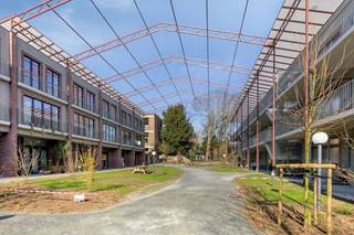 Kijk dag 29 maart tussen 10u en 13u, spring gerust binnen zonder afspraak!Deze hoogwaardige nieuwbouwwoning maakt deel uit van een recent aangelegd,...