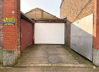 Te huur, autostaanplaats in afgesloten garagebox in het centrum van OudenaardeDeze autostaanplaats situeert zich in een AFGESLOTEN GARAGEBOX en...