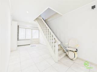 In het centrum van Herk-de-Stad ligt deze gezellige stadswoning met koer.Alle nodige voorzieningen, zoals horeca, winkels, scholen, ... zijn op...