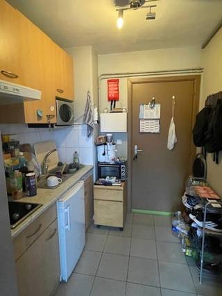 Deze charmante, deels gemeubelde studio van ca. 20 m² bevindt zich op de 3e verdieping aan de rustige achterzijde van het gebouw. Het...