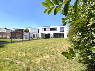Ideally located in OLSENE, modern ENERGY-EFFICIENT new build (already fully finished), with LARGE fenced GARDEN. Convenient driveway,...