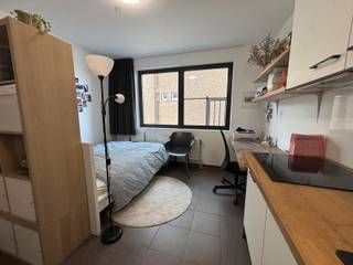 **ENKEL STUDENTEN/PHD**In Residentie 'T Tientje kan je op de vijfde verdieping deze volledig vernieuwde studio terug vinden. De studio wordt volledig...