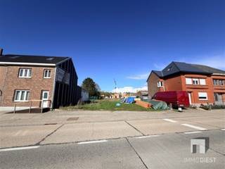 Zelden komt er in Kortenaken een ontwikkelingskans op de markt die zó logisch klopt.Aan een centrumlocatie (alles op wandelafstand) bieden we een...