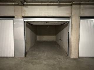 Ce box de garage à vendre est situé le long de la Northlaan à Ostende, dans la récente Infinity Residence. Le box est très facile d'accès et se...