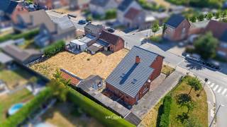 In een rustige woonstraat in Sinaai (Sint-Niklaas) vind je dit mooie perceel bouwgrond van 590 m². Een residentiële omgeving met alle rust die je zoekt, en toch een vlotte verbinding naar het centrum, winkels, scholen en openbaar vervoer. Met een mooie perceelbreedte en een gunstige oriëntatie is dit de ideale plek om je droomwoning te bouwen, volledig naar eigen smaak en wensen.<br />Troeven<br />• Perceel van 590 m²<br />• Goede ligging nabij het centrum van Sint-Niklaas<br />• Rustige straat met residentieel karakter<br />• Vlot bereikbaar via de invalswegen en het openbaar vervoer<br />• Geen bouwverplichting — bouw volledig op je eigen tempo<br />Of je nu de perfecte locatie zoekt voor je gezinswoning of een investeringsproject in het oog hebt: dit perceel biedt talloze mogelijkheden.<br />Bel of mail ons voor een afspraak op het nummer: 052/46.38.03 of info@uw-huis.be en wie weet tot binnenkort!<br /><br />