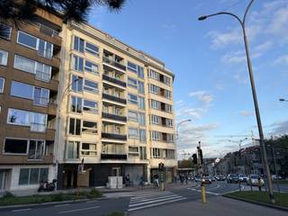 Karaktervol appartement op de tweede verdieping, gelegen tegenover het Citadelpark, vlotte verbinding met het openbare vervoer, grootwarenhuizen in...