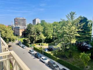Dit gemeubeld appartement is rustig gelegen in de goed onderhouden residentie “Lambermont Gardens”, op wandelafstand van het Albert- en het...