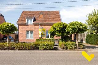 <p>Bekijk ook zeker de 3D virtuele tour en krijg zo nog beter een beeld van wat deze woning u te bieden heeft.<br /><br />Deze woning, gelegen te Mol omvat volgende extra troeven dat het zeker de moeite waard maakt om deze woning te bezichtigen;<br /><br />*Perfect instapklaar - gelegen op fietsafstand van Mol centrum<br /><br />*PVC ramen - draai/kip<br /><br />*Condenserende aardgasketel<br /><br />*2 ruime slaapkamers met laminaatvloer<br /><br />*Elektrische keuring conform<br /><br />*Mooie badkamer met wc - lavabo - douche<br /><br />*Aangenaam tuintje met overdekt terras<br /><br />Wenst u meer info over deze woning of een vrijblijvende bezichtiging, contacteer dan ons kantoor op het nummer 014 30 02 08.</p>