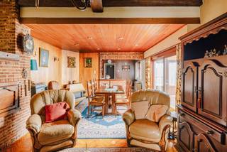 Nabij het centrum van Kemzeke vindt u deze gezellige woning met heel wat potentieel na renovatie. Bent u op zoek naar een toffe starterswoning...