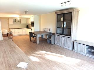 Recent vernieuwd 1-slaapkamer appartement met terras op de 1ste verdieping van Residentie Regenboog.<br />Indeling : inkomhal met vestiaire, apart toilet, recent vernieuwde badkamer met douche en lavabomeubel, leefruimte met zuidgericht terras, recent vernieuwde open keuken met alle voorzieningen (ook vaatwas), berging bij de keuken + kelderberging.<br />Zéér energiezuinig appartement : EPC 137 kWh/m². <br />De voorgevel en de terrassen van Residentie Regenboog werden dit jaar vernieuwd.  Bovendien wordt momenteel door Stad de esplanade vóór Residentie Regenboog heraangelegd (zie ontwerp bij de foto's), wat een meerwaarde zal betekenen voor het appartement.<br />Voor verdere info en/of een bezoek ter plaatse, gelieve Christophe te bellen op 0497/66.19.41