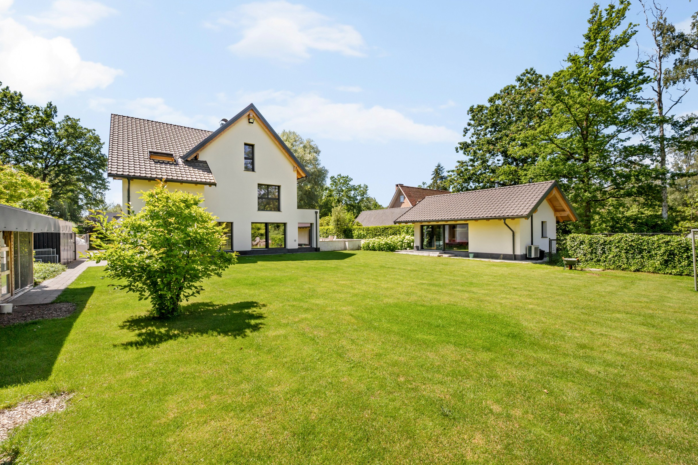 Zeer recente energiezuinige villa met bijgebouw - foto 2