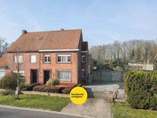 Rustig gelegen halfopen woning op een perceel van 872 m², vlak bij het natuurreservaat De Hoge Dijken (Roksem Put), waar u kan genieten van een...