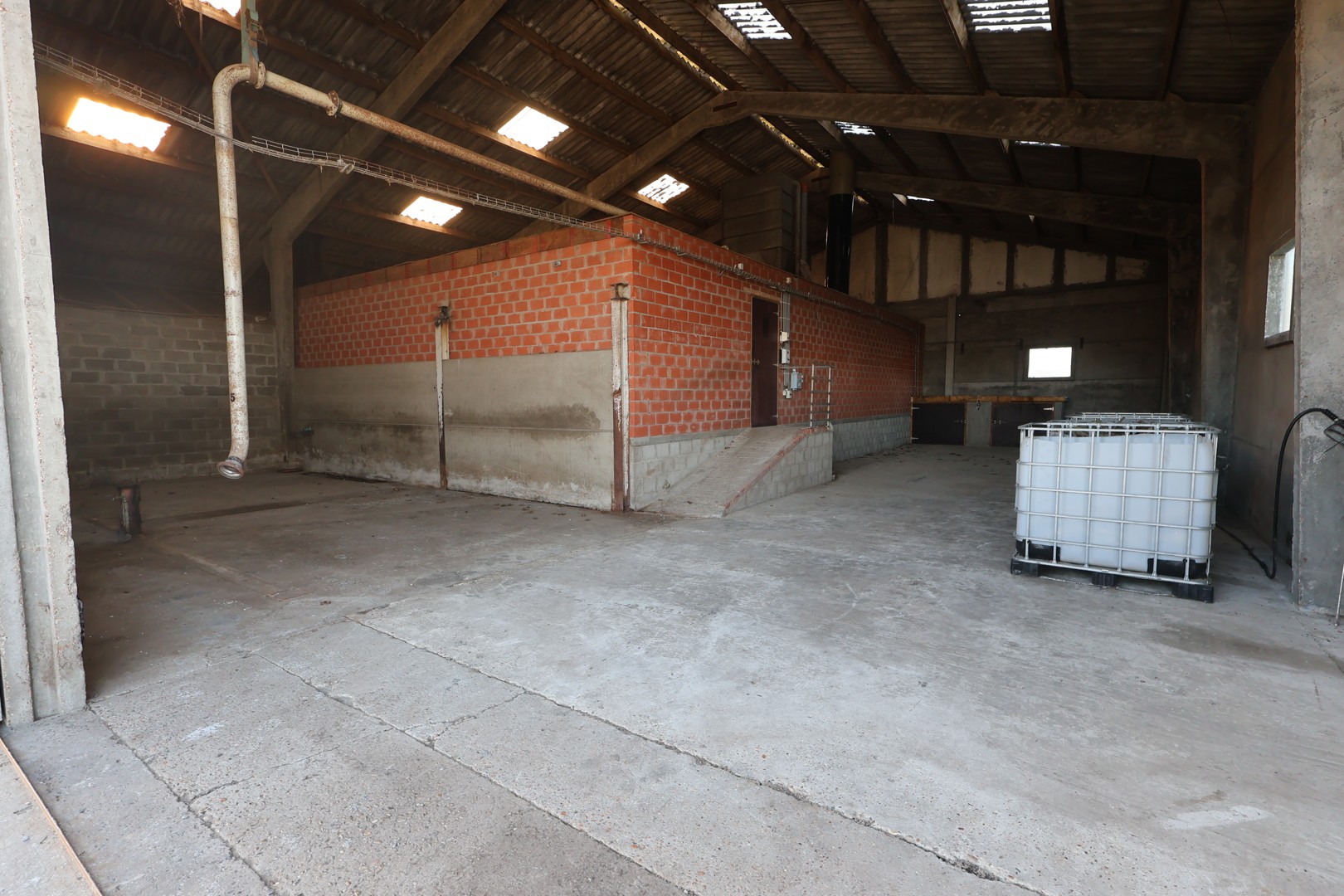 Te huur: Ruime loods van 160 m² in Moscou 3, Bovenkerke - foto 2