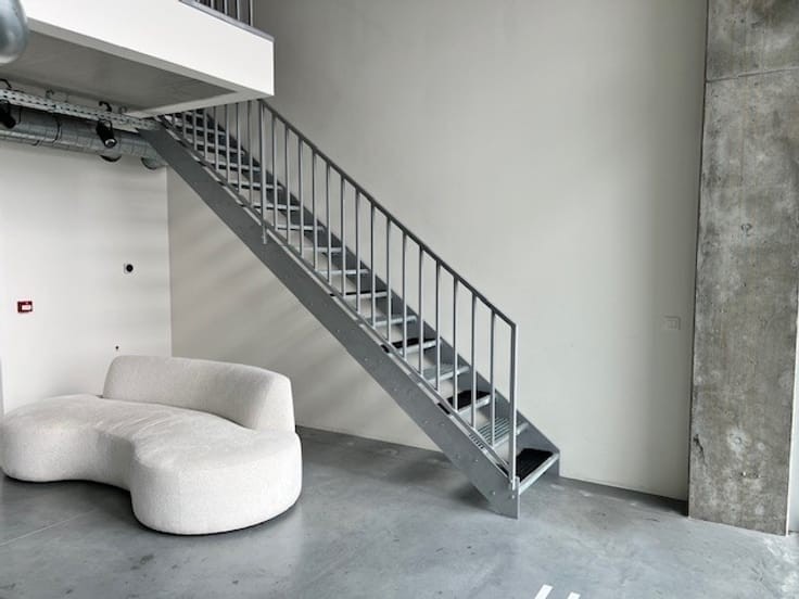 200 m² commerciële ruimte met mezzanine in hartje Merchtem – toplocatie met visibiliteit - foto 5