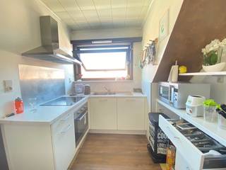 Ruim appartement met 2 slaapkamers en terras gelegen in Wevelgem:gelegen op het 2de verdiepAppartement bestaande uit Inkom, apart toilet, woonkamer,...