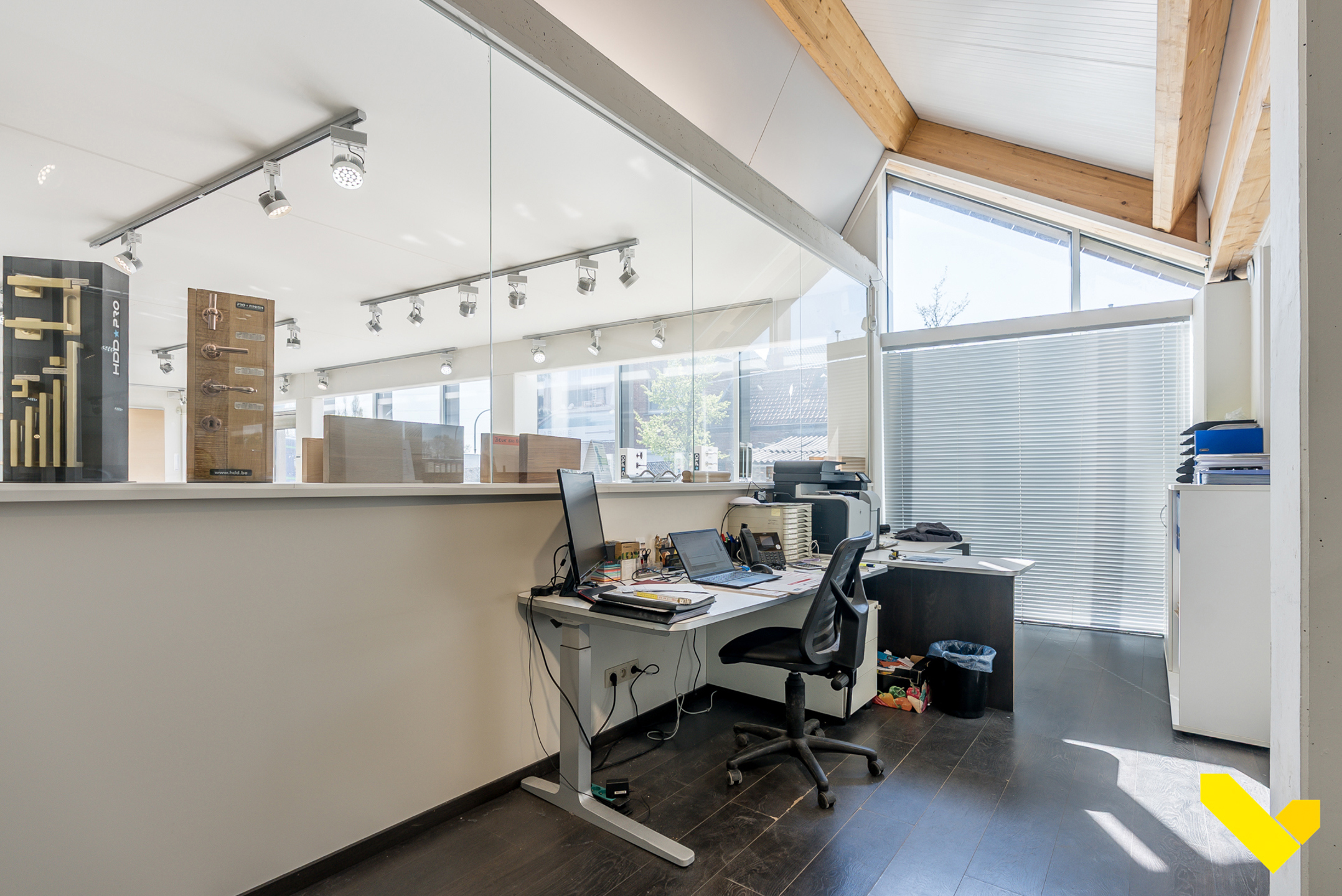 Veelzijdig commercieel gebouw op toplocatie - foto 5