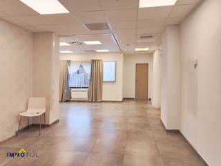 Handelsruimte te huur van 85m² in het dorpscentrum.De handelsruimte is onmiddelijk beschikbaar en kan u terugvinden in het dorpscentrum van Herdersem...