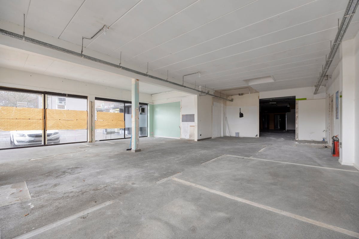 Commercieel hoekpand van ca. 210 m² met uitstekende zichtbaarheid in Shopping Diepenbeek - foto 5