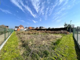 Bent u op zoek naar een rustig gelegen bouwgrond in een kindvriendelijke buurt?Realiseer uw bouwplannen in een doodlopende straat, vlakbij scholen,...
