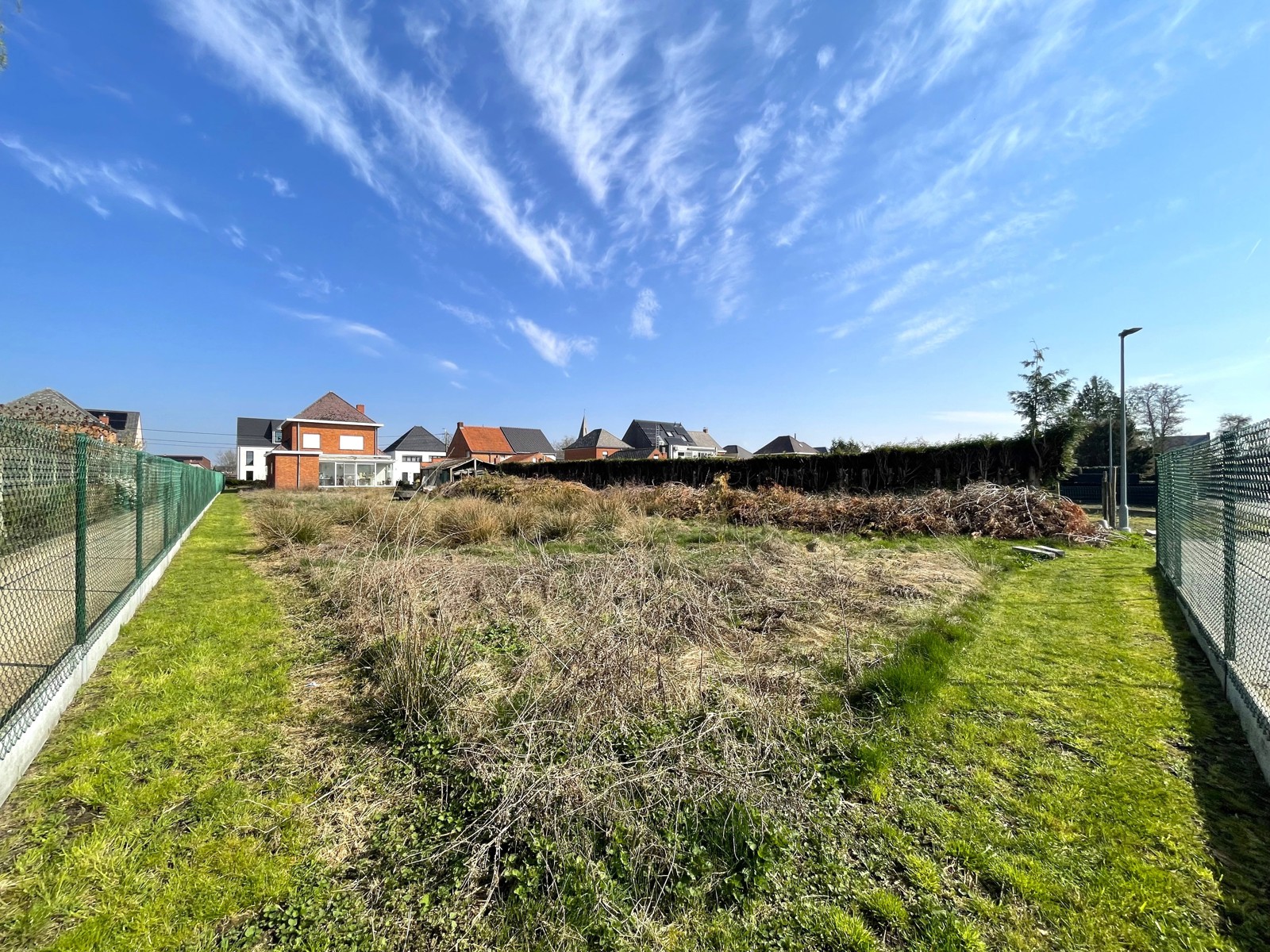 BOUWGROND OB 668 M² IN DOODLOPENDE STRAAT - foto 2