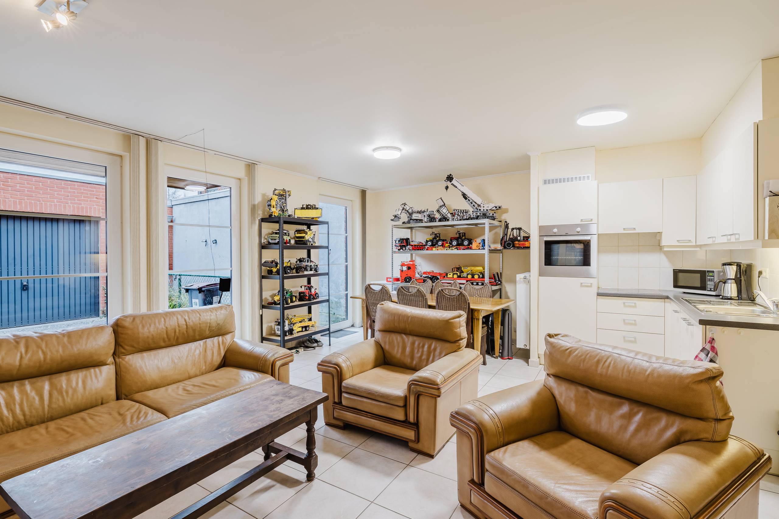 INSTAPKLAAR GELIJKSVLOERS APPARTEMENT MET GARAGE &amp; STADSTUIN - foto 2