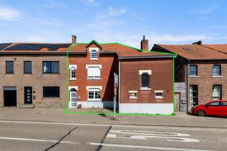 In het landelijke Rukkelingen-Loon, een deelgemeente van Heers, vinden we op de Bovelingenstraat ter hoogte van nummer 399 deze op knusse...