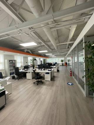 The "Riverside Business Park" consists of 24.000 m² offices in a green environment next to the waterside. This office space of 275m² on the...