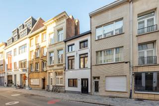 In het Antwerpse historisch centrum, aan de bruisende Universiteit ligt deze volledige (2025) renovatie. Of u het als eigen bewoning gebruikt, om...