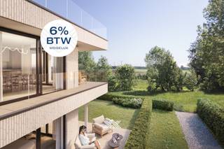 Dit drieslaapkamer appartement van 166,20 m² op de tweede verdieping beschikt over een inkomhal met plaats voor een vestiairekast, een lichtrijke eet- en leefruimte, een open keuken met praktische berging, een technische berging, drie slaapkamers waarvan de masterbedroom is voorzien van een dressing, een afzonderlijk toilet en een badkamer uitgerust met een dubbele wastafel, een inloopdouche en een tweede toilet. Daarenboven beschikt dit appartement over een zuidelijk georiënteerd terras van 20,70 m².<br /><br />Dit appartement is gelegen in het nieuwbouwproject Leiegoet te Wielsbeke, een stijlvol en doordacht ontworpen nieuwbouwproject dat staat voor hedendaags wonen in een harmonieuze omgeving met veel groen, dynamische zichten en een vlotte bereikbaarheid. Leiegoet biedt vijf stijlvolle Urban Villa’s bestaande uit elke vijf ruime appartementen.<br /><br />Op het gebied van afwerking biedt Leiegoet veel keuzevrijheid en hoogwaardige materialen. Bewoners kunnen hun interieur naar eigen smaak vormgeven, met erg ruime budgetten voor de selectie van sanitaire voorzieningen, keukeninrichting en vloerbekleding bij vooropgestelde leveranciers. <br /><br />Bovendien zijn er 36 ondergrondse parkeerplaatsen, 2 bovengrondse parkeerplaatsen en 10 ondergrondse bergruimtes voorzien, wat voor extra comfort en gemak zorgt voor de bewoners.<br /><br />Tot slot biedt de locatie een combinatie van de rust van een residentiele buurt met een goede bereikbaarheid. 