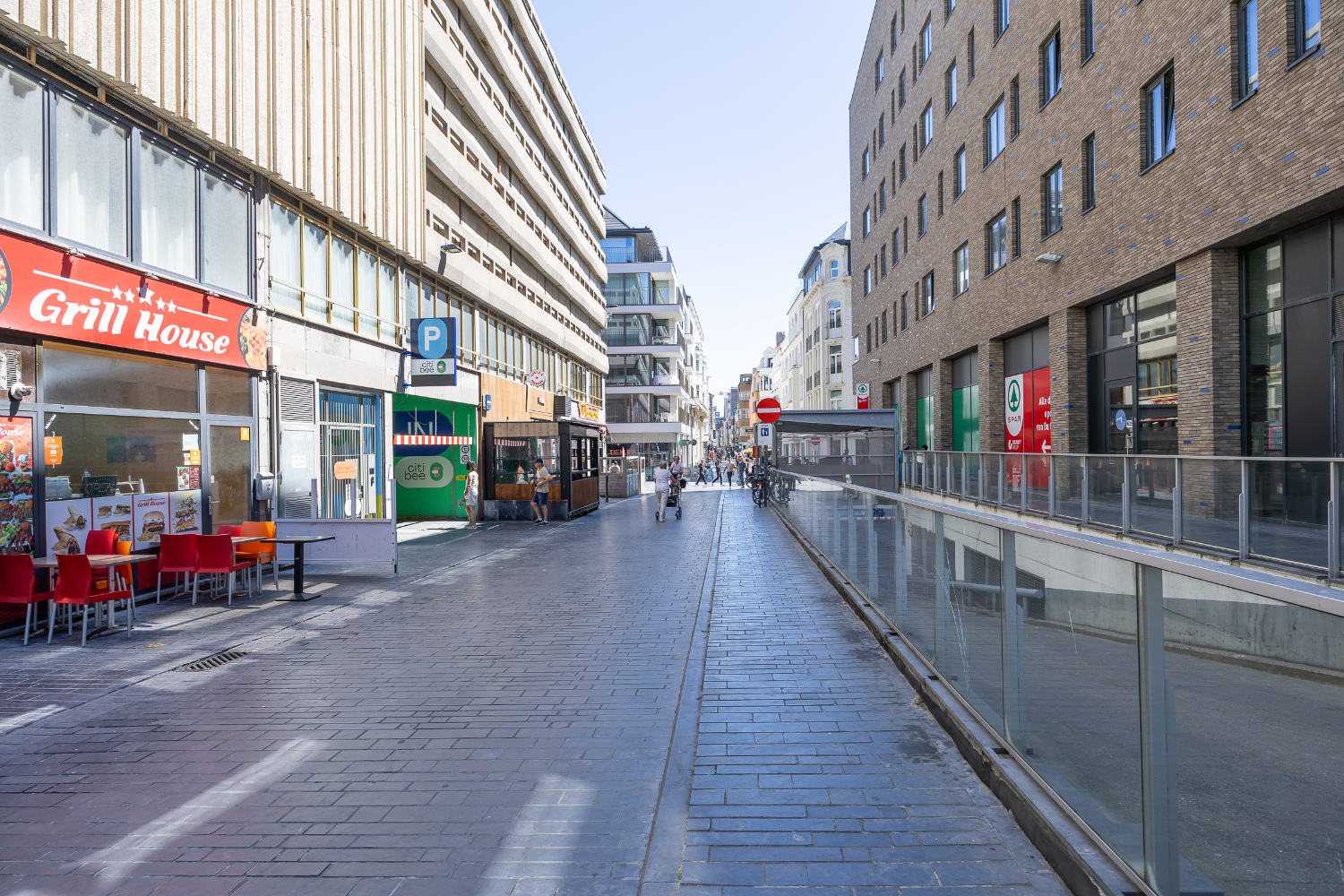 Overdekte standplaats in Europacentrum - 1e verdiep
	Vaste plaats
	Zeer goed bereikbaar
	Mogelijkheid tot aankoop parkeerplaats ernaast