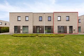 Deze instapklare nieuwbouwwoning is de ideale plaats om een thuis op te bouwen en beschikt bovendien over een tuin, carport en fietsenberging...