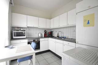 Dit aangename appartement bevindt zich op de eerste verdieping van een kleinschalig gebouw, centraal gelegen in Zwijndrecht.Dankzij de ligging ben je...