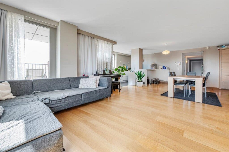 RUIM HOEKAPPARTEMENT WAARDOOR ER VEEL LICHTINVALLEN EN LEUKE ZICHTEN ZIJN - foto 5