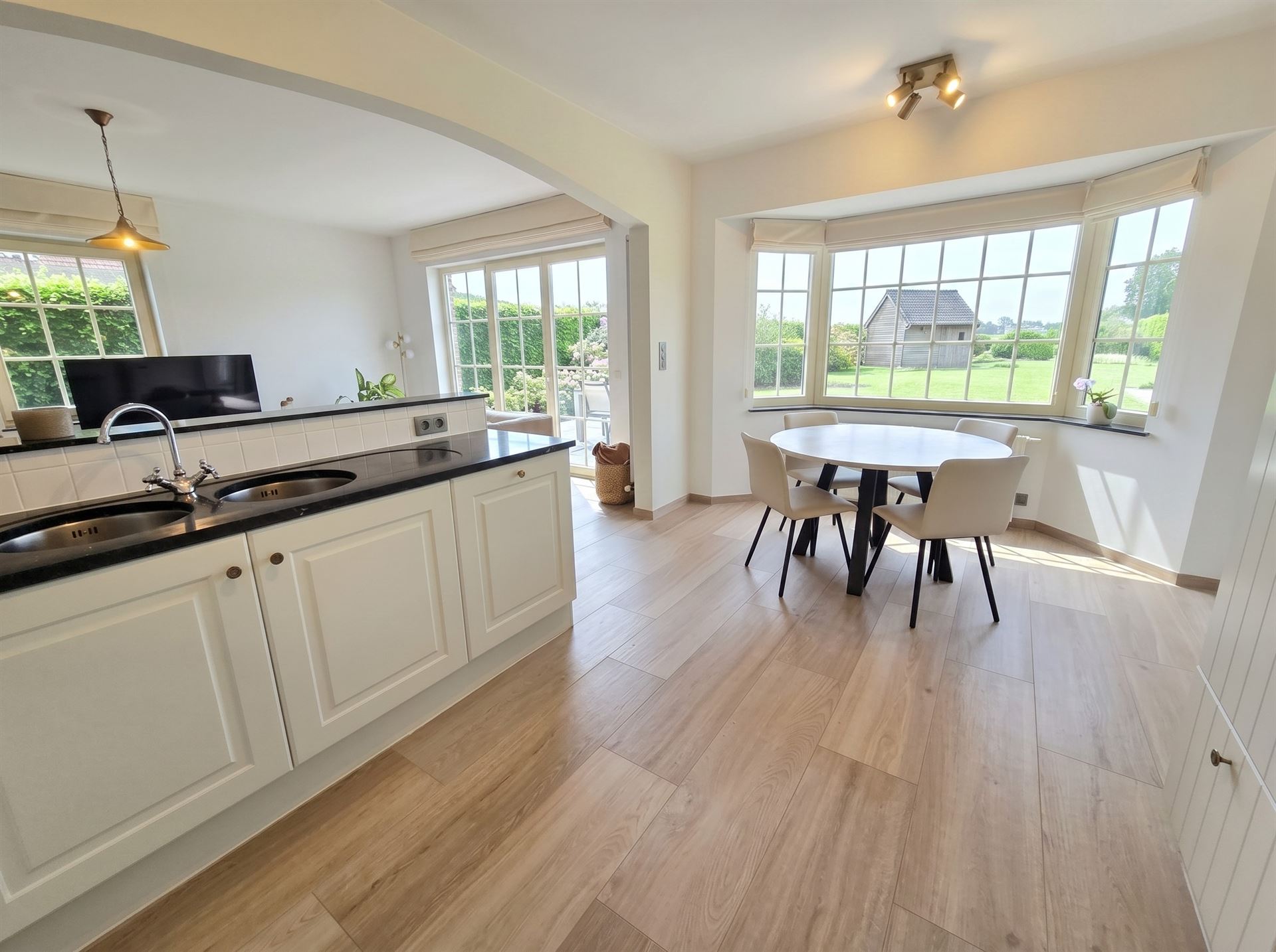Rustig gelegen pastorijwoning met prachtige tuin in Booischot - foto 5